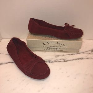 Minnetonka red suede leather moccasins fringe 9